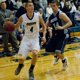 MensBball_Max8WEB