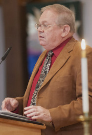 Robert Moody, resolution committee clerk and member of First Congregational Church of Webster Groves, tells the church the committee's process of writing the final resolution. PHOTO BY MACKENZIE WILDER