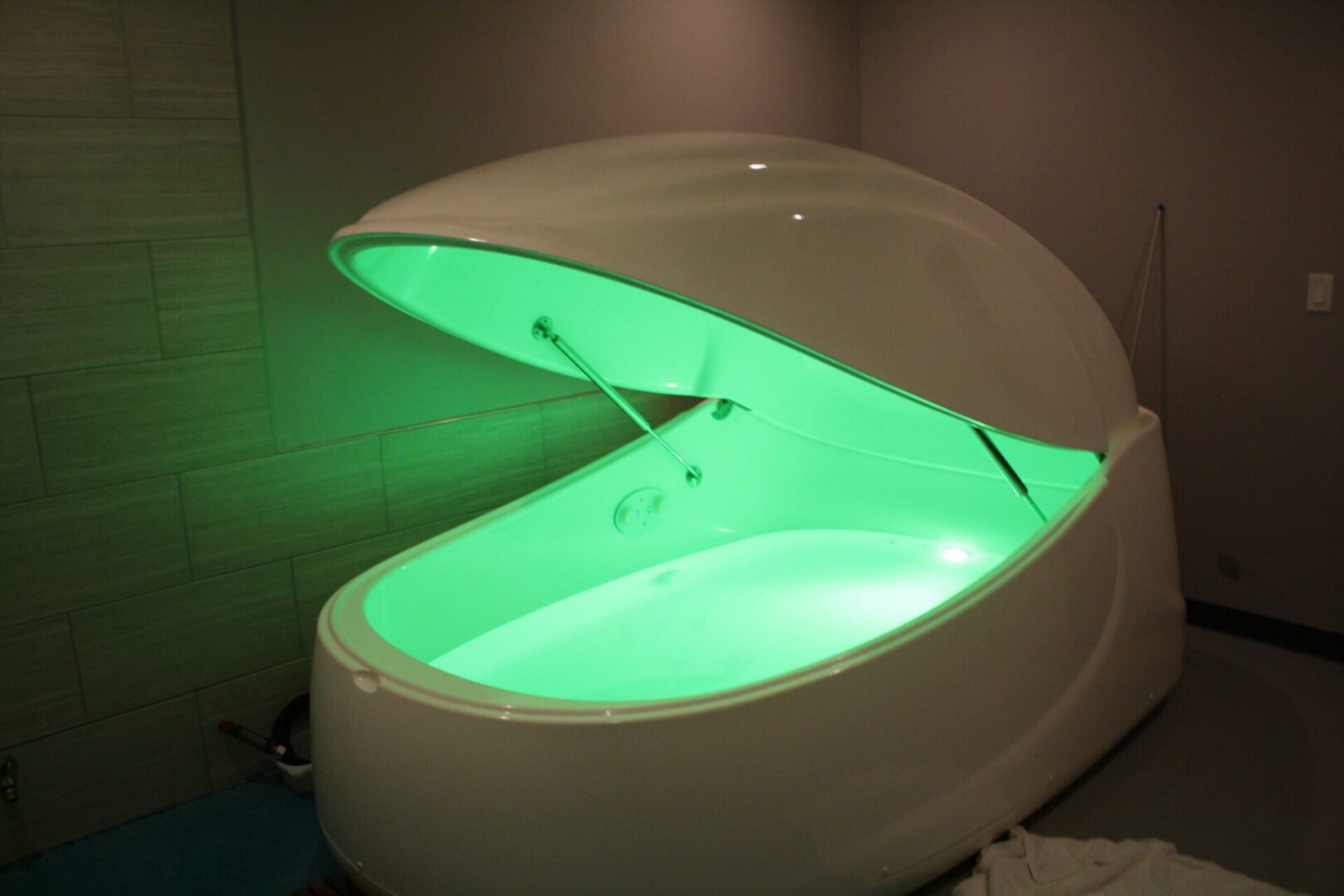 Sensory deprivation pod, open lid
