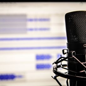 microphone-338481_1280
