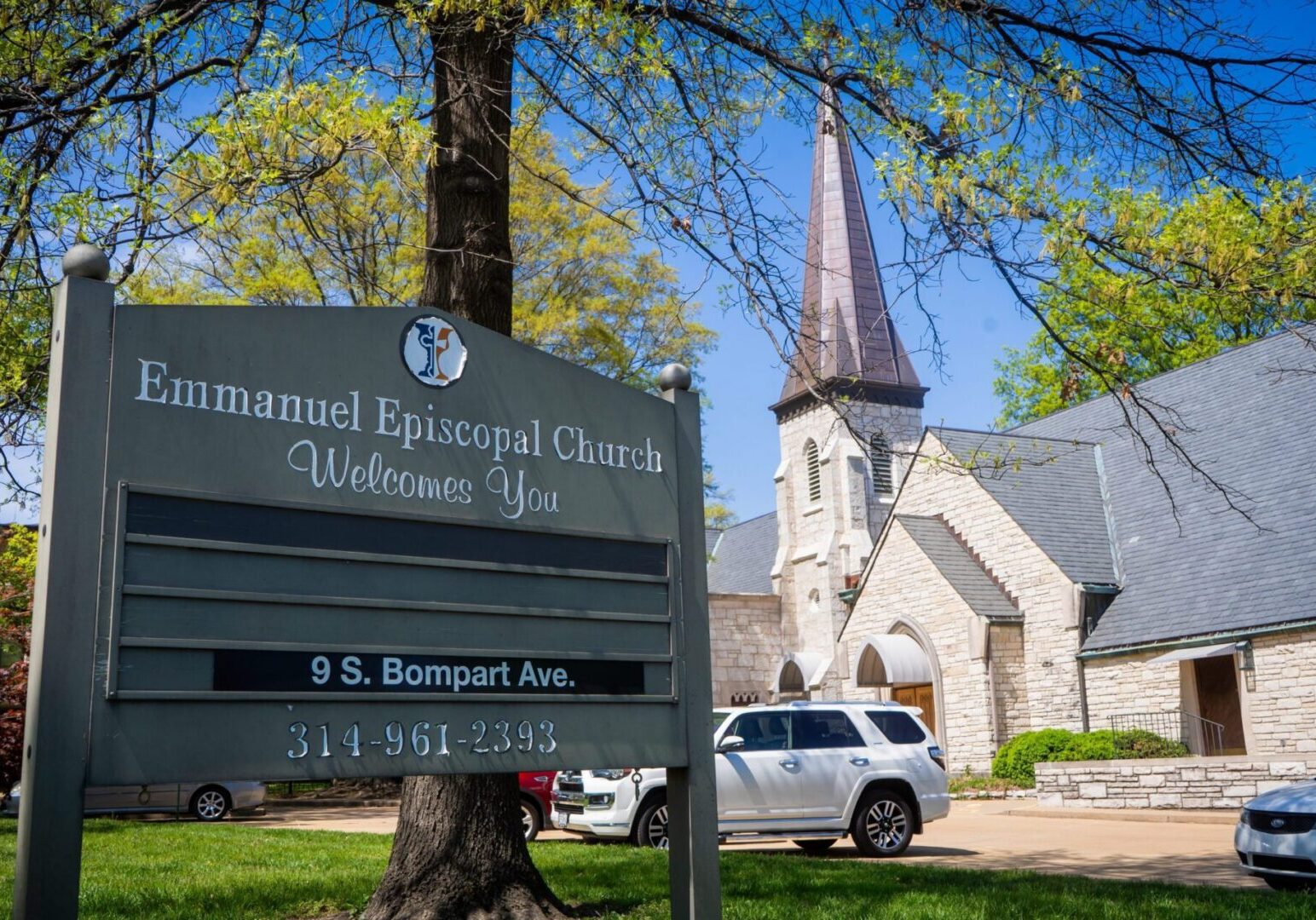 Emmanuel Episcopal Church entrance and sign